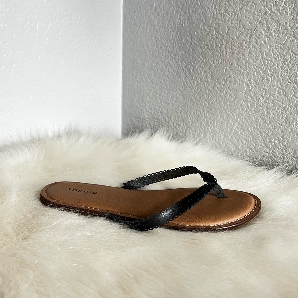 Torrid black scalloped sandals